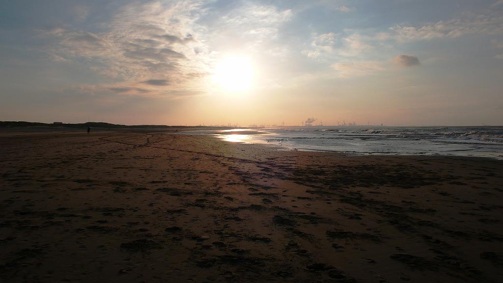 2007-11-17-16.35.22 Hoek van Holand Bea und Fra